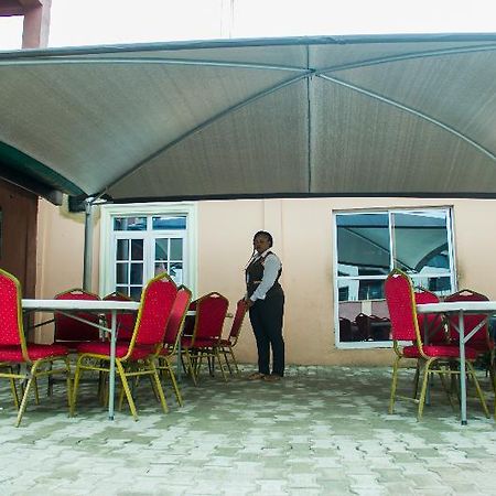 Glasshouse Suites Annex ลากอส ภายนอก รูปภาพ